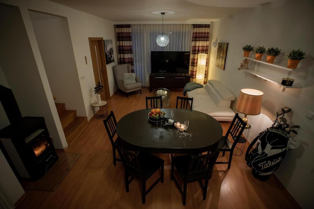 Hausfrymburk Villa Екстериор снимка